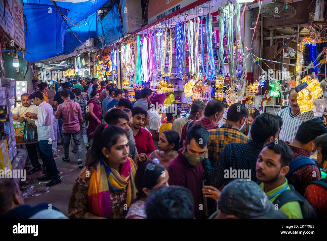 New Delhi, India. 17th Oct, 2022. People seen buying Led light strings