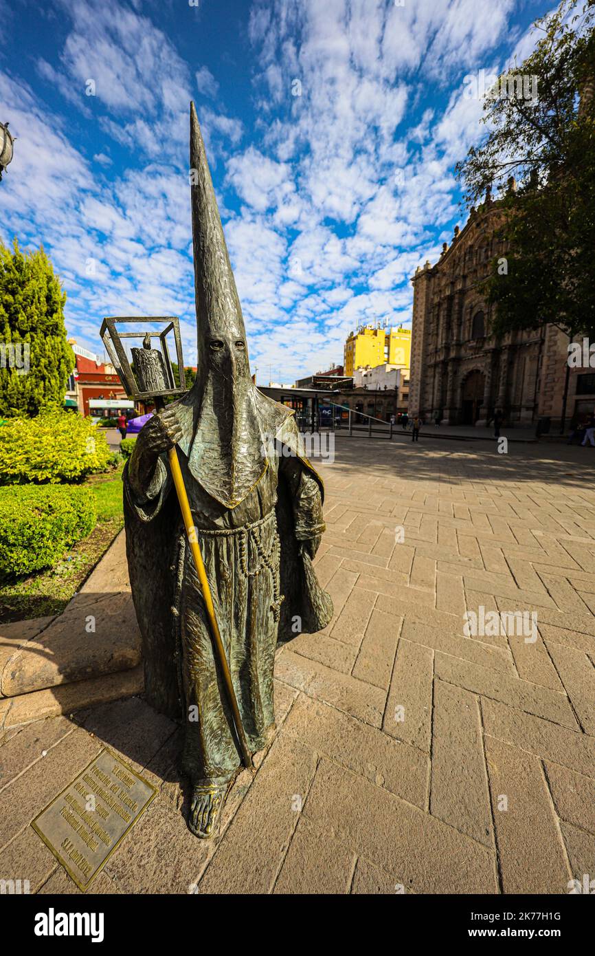 San Luis Potosí, It was an important gold and silver mining center on the Camino Real de Tierra Adentro, a commercial route from the mid-16th century to the 19th century colonial buildings, such as the imposing Temple of San Francisco from the Baroque era, which dominates the leafy Garden of San Francisco. Nearby is the Templo del Carmen, which dates back to the 18th century. (photo By Luis GutierrezNortePhoto) San Luis Potosí, Fue un importante centro minero del oro y la plata en el Camino Real de Tierra Adentro, una ruta comercial de mediados del siglo XVI al siglo XIX edificios coloniales, Stock Photo