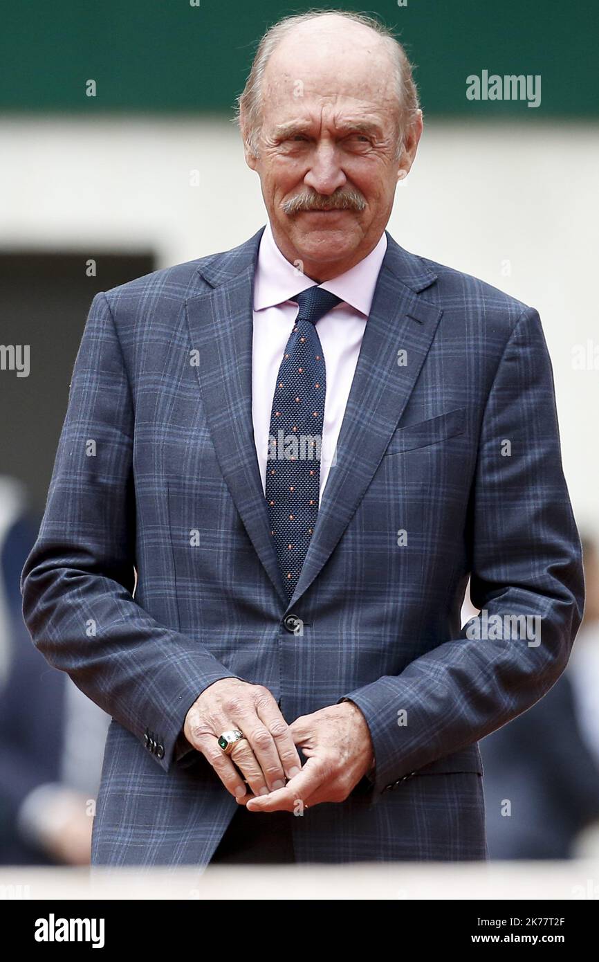 Former US tennis player Stan Smith during his man's singles match against Dominic Thiem of Austria on Day 15 of the 2019 French Open at Roland Garros in Paris, France. 09.06.2019 Stock Photo