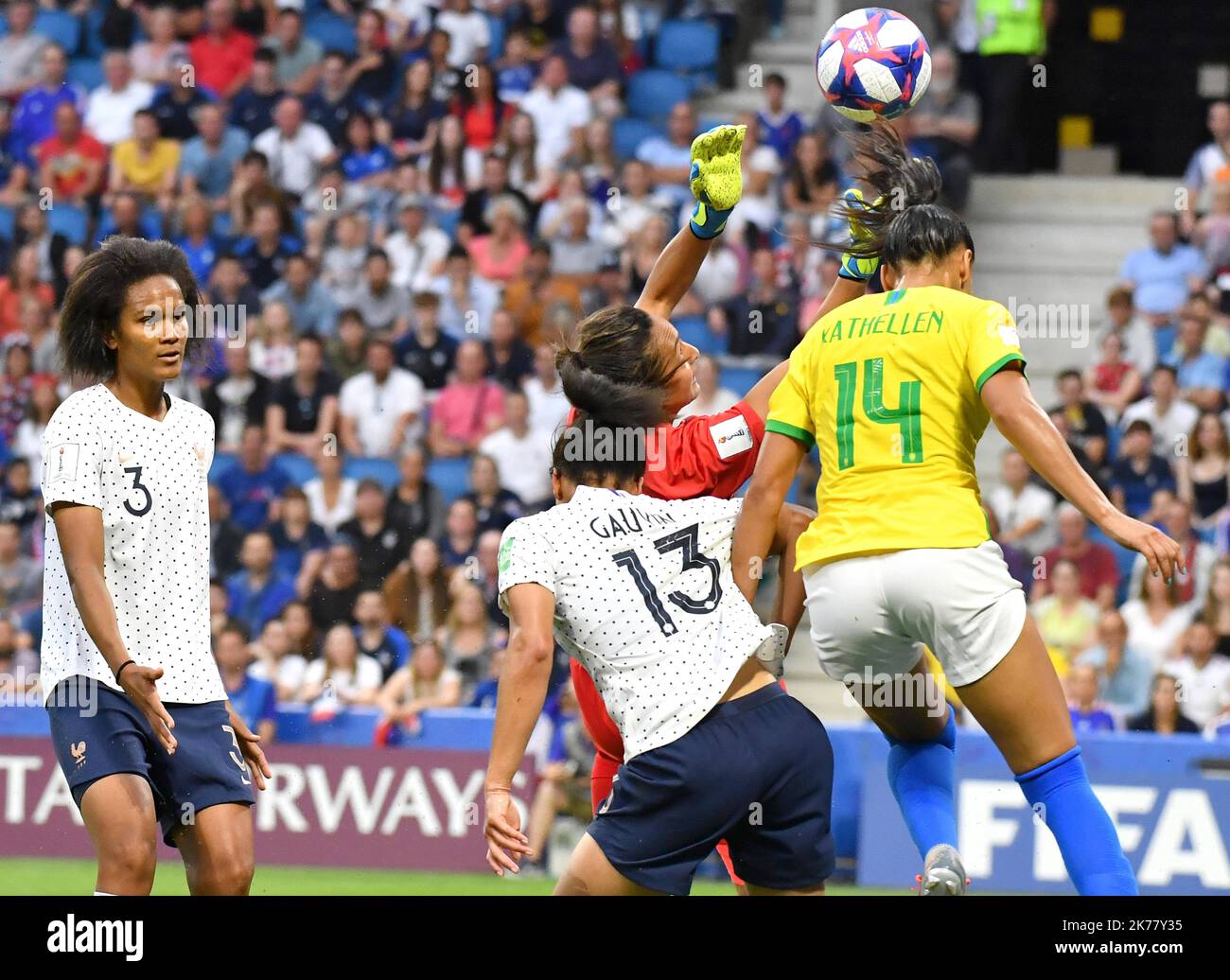 France goalkeeper Sarah Bouhaddi Stock Photo - Alamy