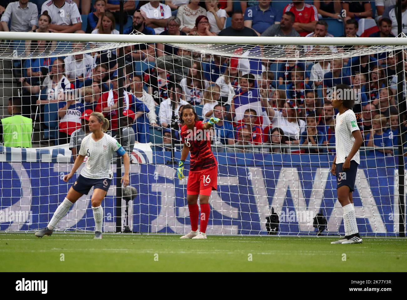 France goalkeeper Sarah Bouhaddi Stock Photo - Alamy