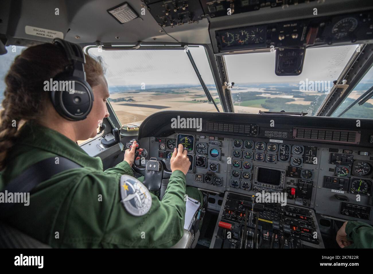 / 14/07/2019  -  France / Ile-de-France (region) / Paris  -  In the CASA Nurse cockpit of the French Air Force nearing the military parade route. Stock Photo