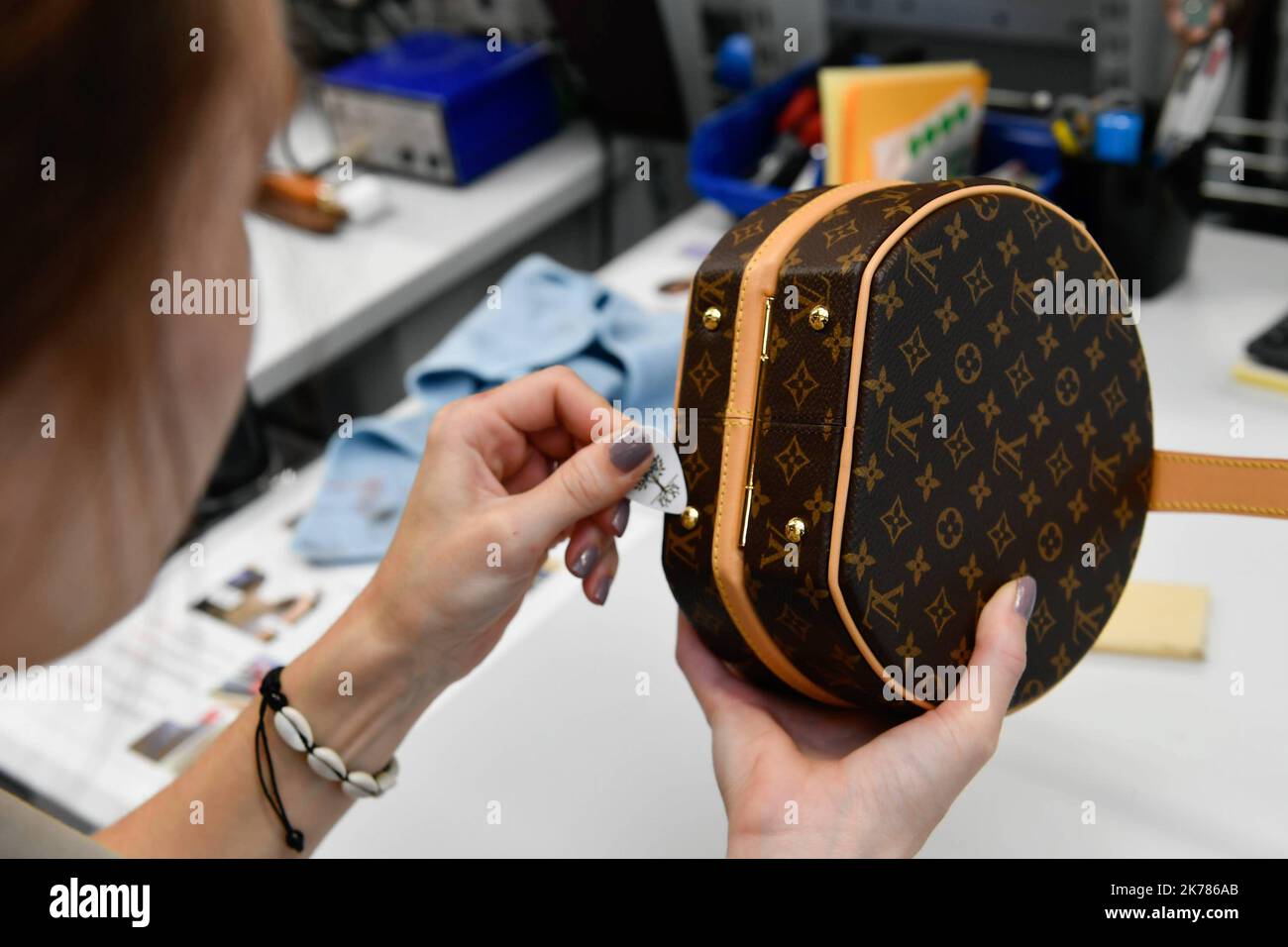 Sac lvmh hot sale