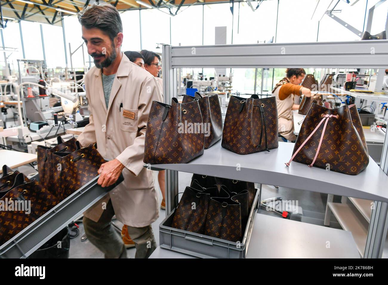 Sac louis vuitton hi res stock photography and images Page 2 Alamy