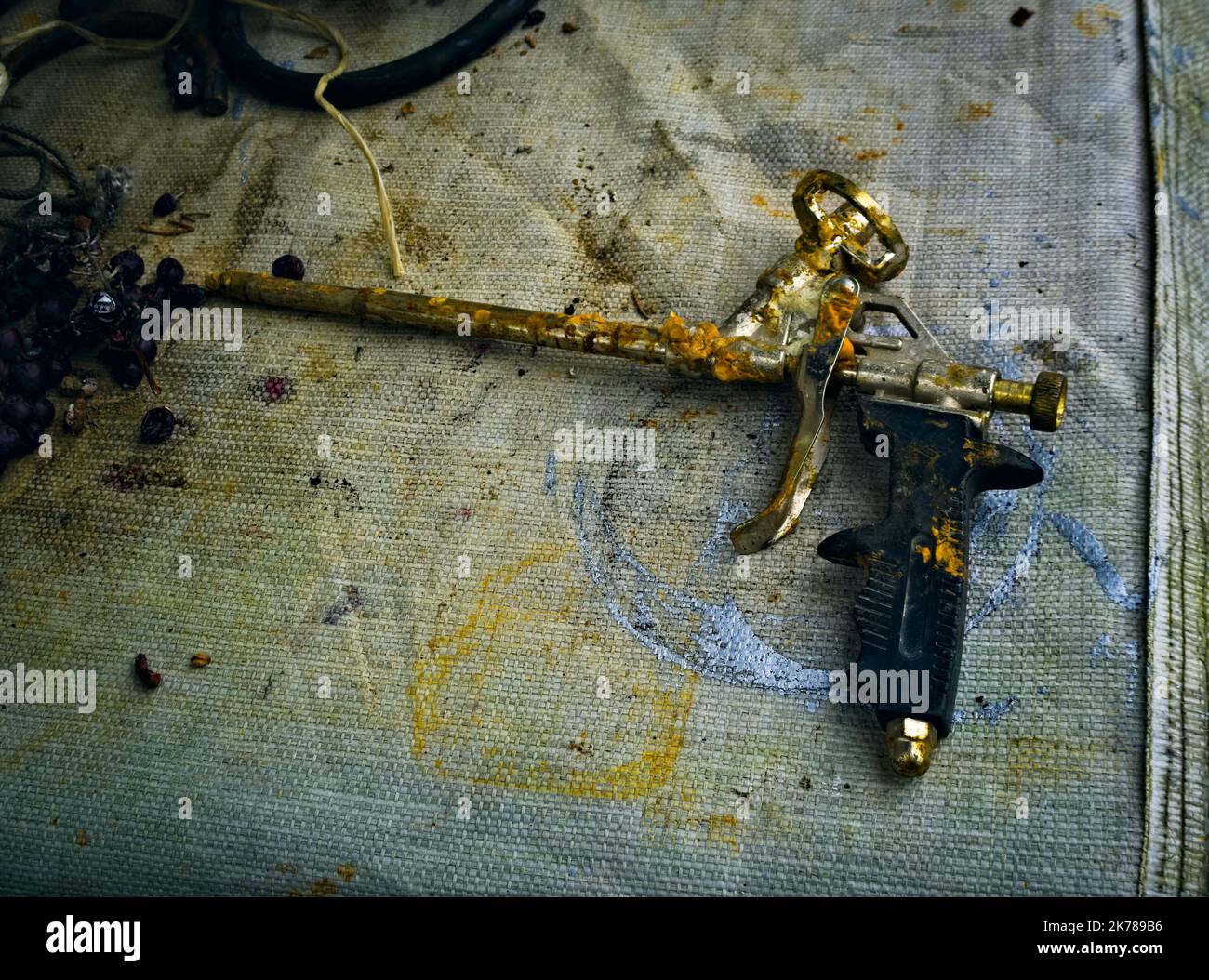 Broken gun hires stock photography and images Alamy