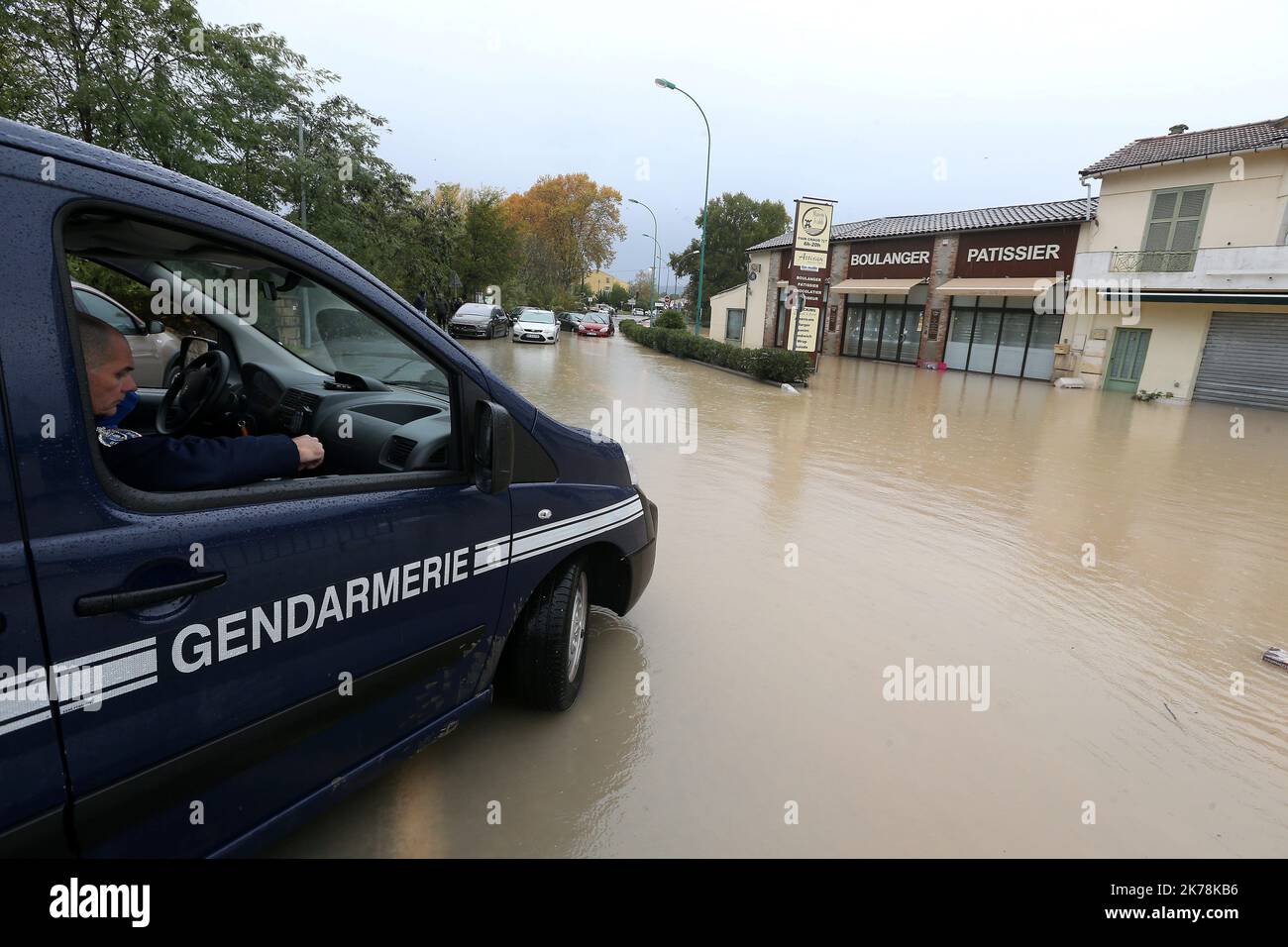 inondations à au muy violent rainfalls and floods in Muy south eastern ...