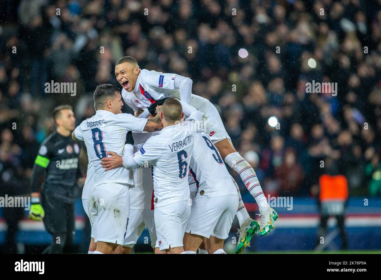 Paris Saint-Germain's Edinson Cavani celebrates scoring his side's fifth goal of the game with his team mates Stock Photo