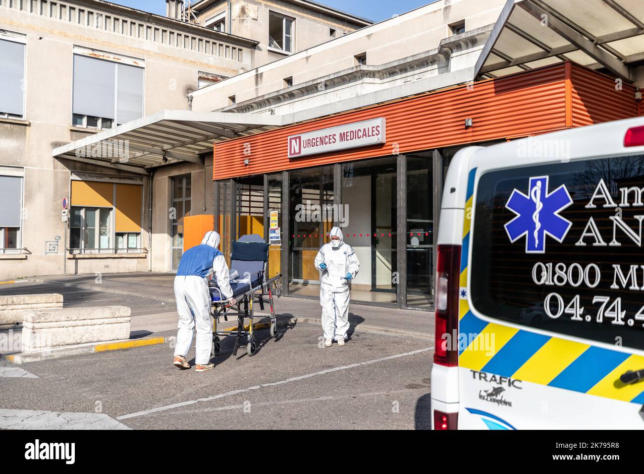 Empty stretcher in ambulance hi-res stock photography and images - Alamy
