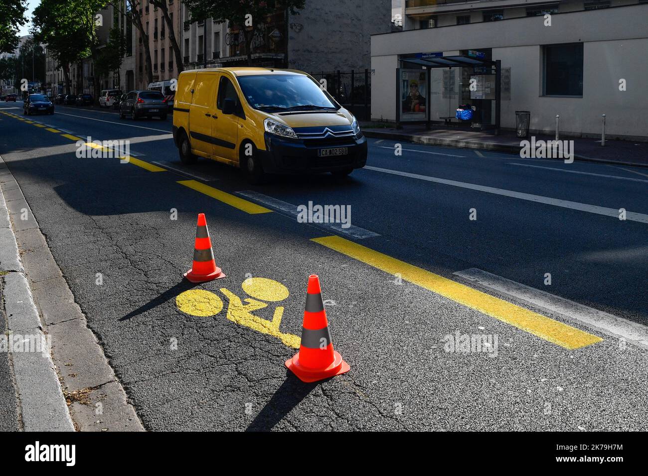 Â©Julien Mattia / Le Pictorium/MAXPPP - In the fight against the Covid-19 Crisis, agents from the company Signature paint the new road markings for temporary cycle paths, the only alternative means of public transport, in Malakoff on May 06, 2020. Stock Photo