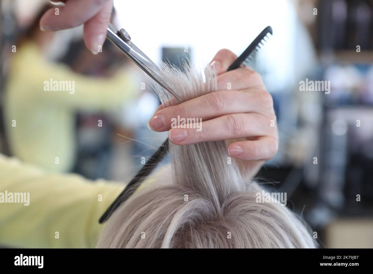 2020/05/09. Hairdressers can resume work, provided everyone wears a