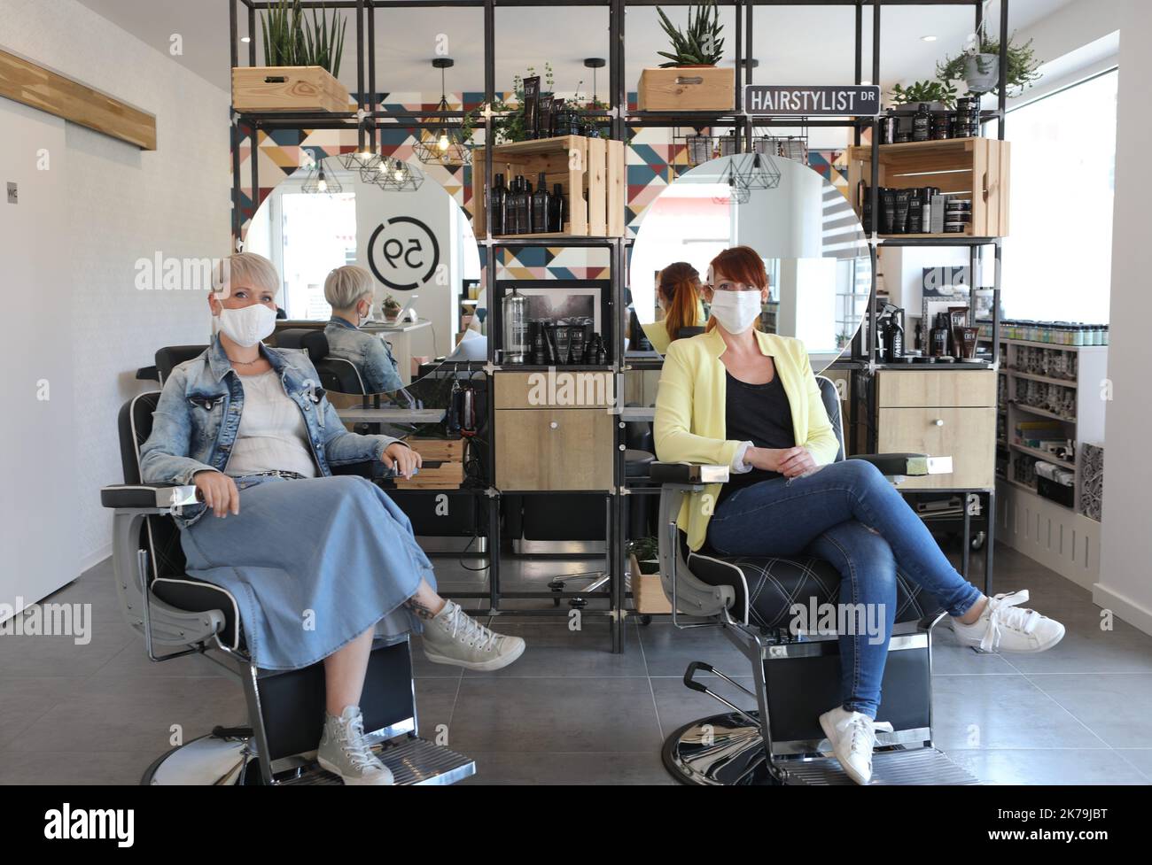 2020/05/09. Hairdressers can resume work, provided everyone wears a