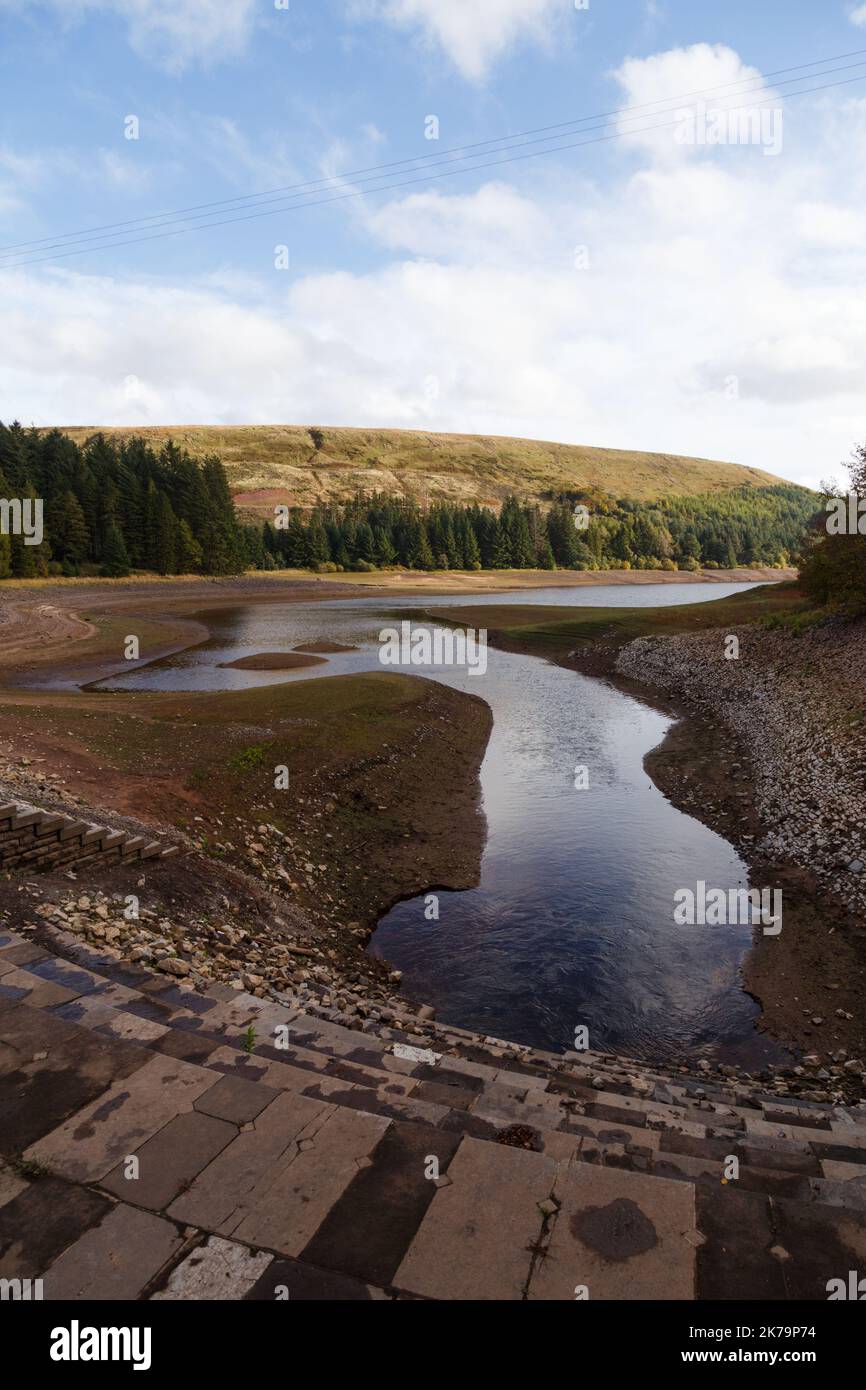 Pontsticill reservoir, Merthyr Tydfil, South Wales, UK.  17 October '22.  UK weather: A sunny afternoon at the reservoir.  Water levels have risen slightly following the summer heatwave.  Credit: Andrew Bartlett/Alamy Live News. Stock Photo