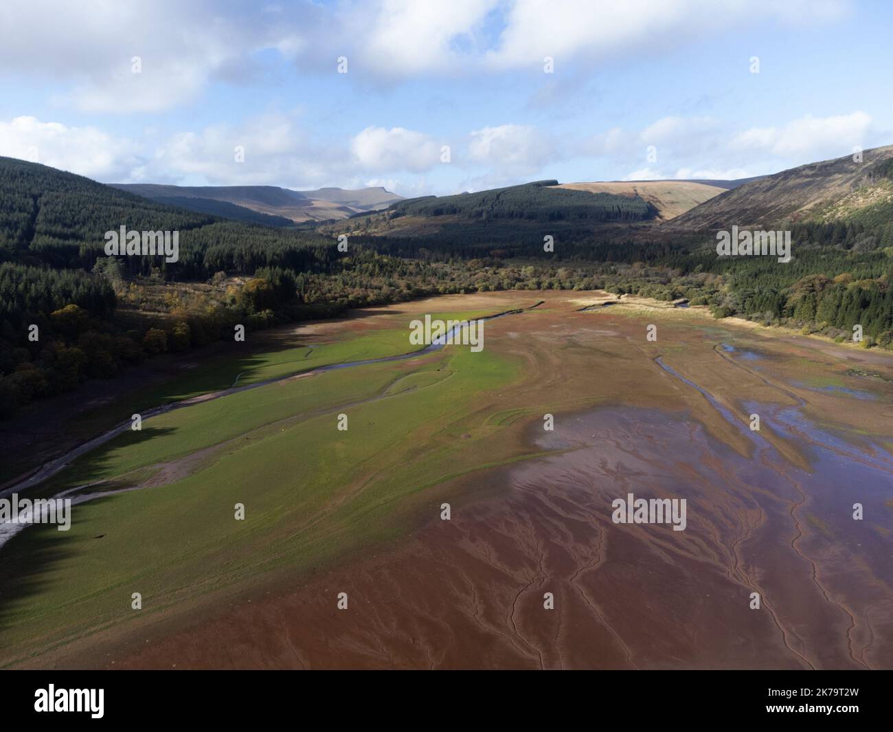 Pentwyn reservoir, Merthyr Tydfil, South Wales, UK.  17 October '22.  UK weather: A sunny afternoon at the reservoir.  Water levels have risen slightly following the summer heatwave.  Credit: Andrew Bartlett/Alamy Live News. Stock Photo