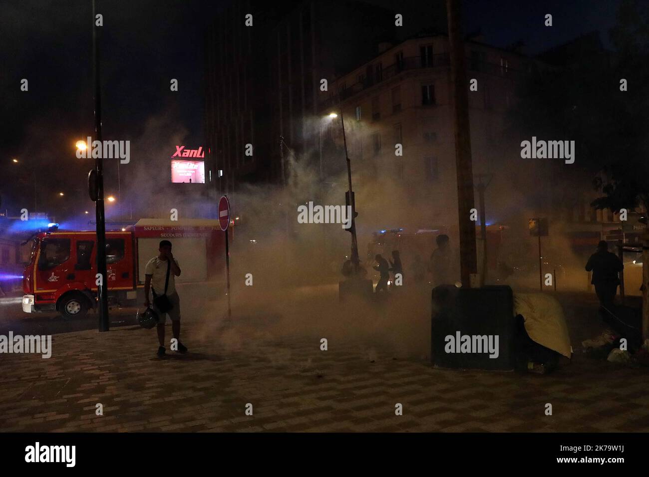 Rally in paris hi-res stock photography and images - Alamy