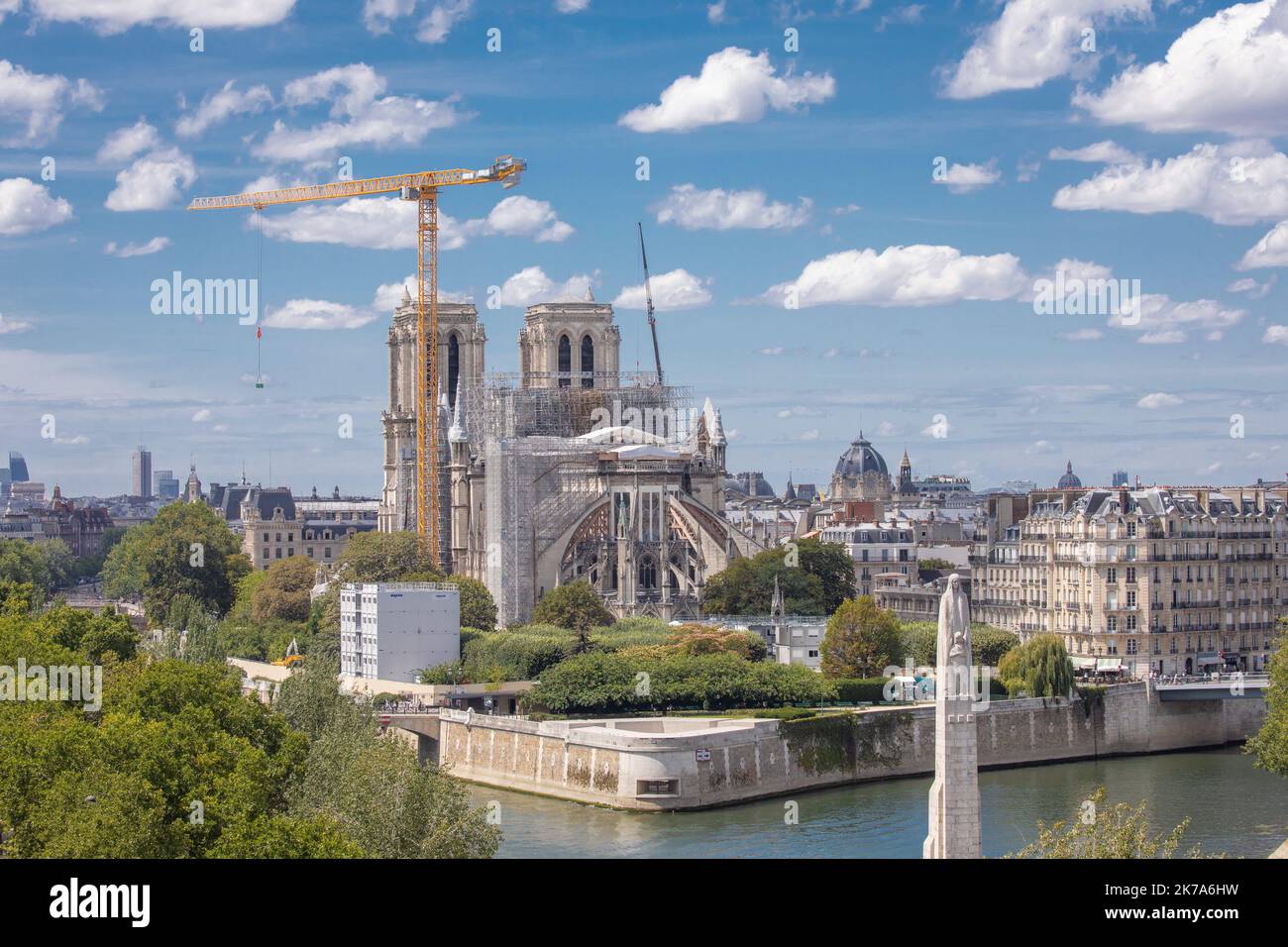 Notre Dame cathedral repair work Stock Photo Alamy