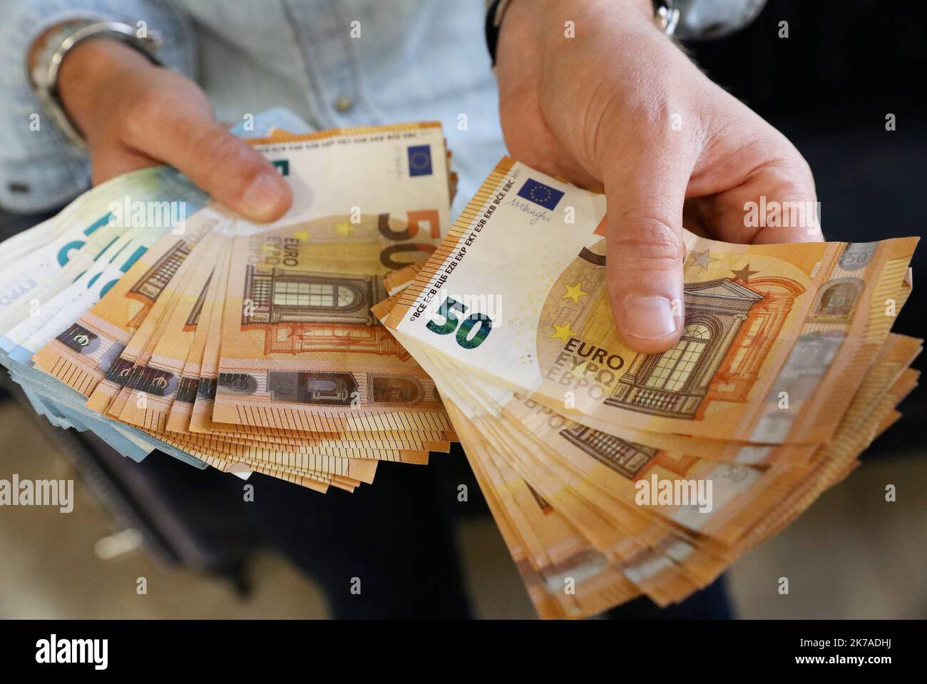 Billets de banque en argent américain, 7 pièces, 1 2 5 10 20 50 100  Dollars, Collection de billets, carte d'argent en plastique, décoration  murale de salle de Bar - AliExpress, image size:1300x959