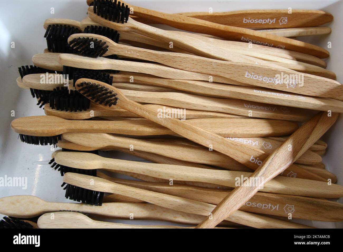 Brosse a dent en bois hi-res stock photography and images - Alamy