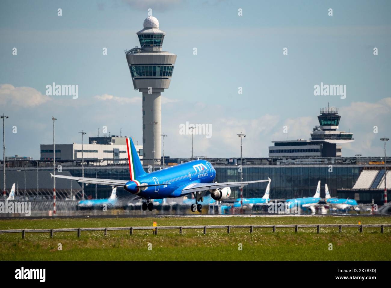 Amsterdam Schiphol Airport, AMS, aircraft on approach to Kaagbaan, runway, terminal building, air traffic control tower, EI-IMO, ITA Airways Airbus A3 Stock Photo