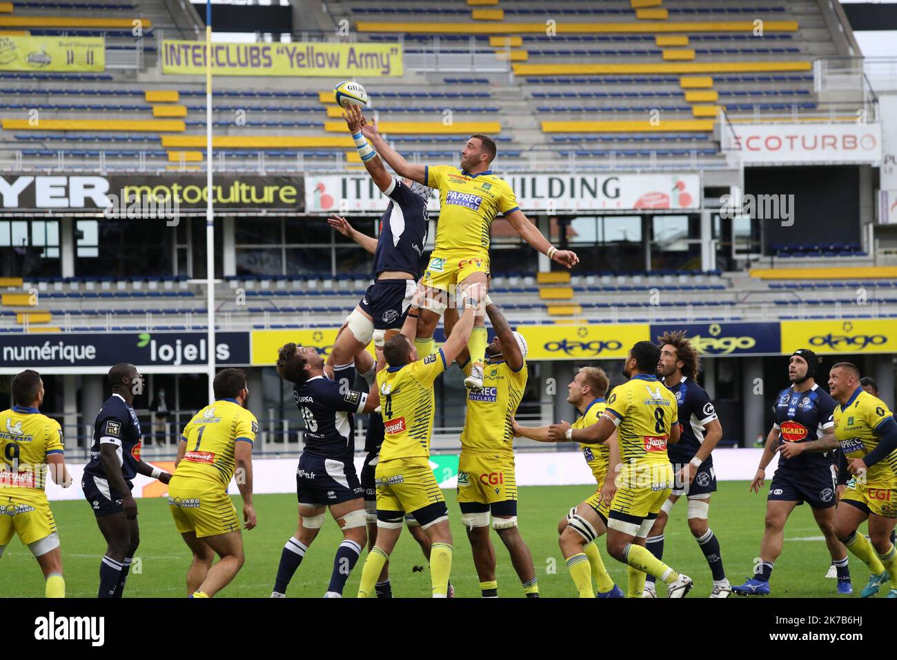 Â© Thierry LARRET / Maxppp. Rugby TOP 14 : ASM Clermont Auvergne vs SU Agen Stade Marcel Michelin, Clermont-Ferrand (63) le 3 octobre 2O2O. Stock Photo