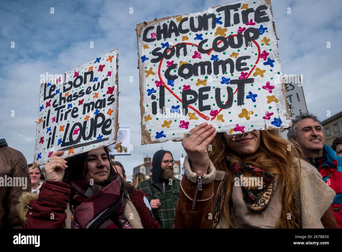 ©Michael Bunel / Le Pictorium/MAXPPP - Michael Bunel / Le Pictorium - 01/04/2018 - France / Oise / compiegne - Manifestation contre la chasse a courre dans les rues de Compiegnes. Aujourd'hui dernier jour de chasse, plusieurs associations se sont reunis pour denoncer ce mode de chasse a cheval avec une meute de chien. 31 mars 2018. Compiegne. France. / 01/04/2018 - France / Oise / compiegne - Demonstration against hunting with hounds in the streets of Compiegnes. Today, the last day of hunting, several associations have come together to denounce this method of hunting on horseback with a pack  Stock Photo