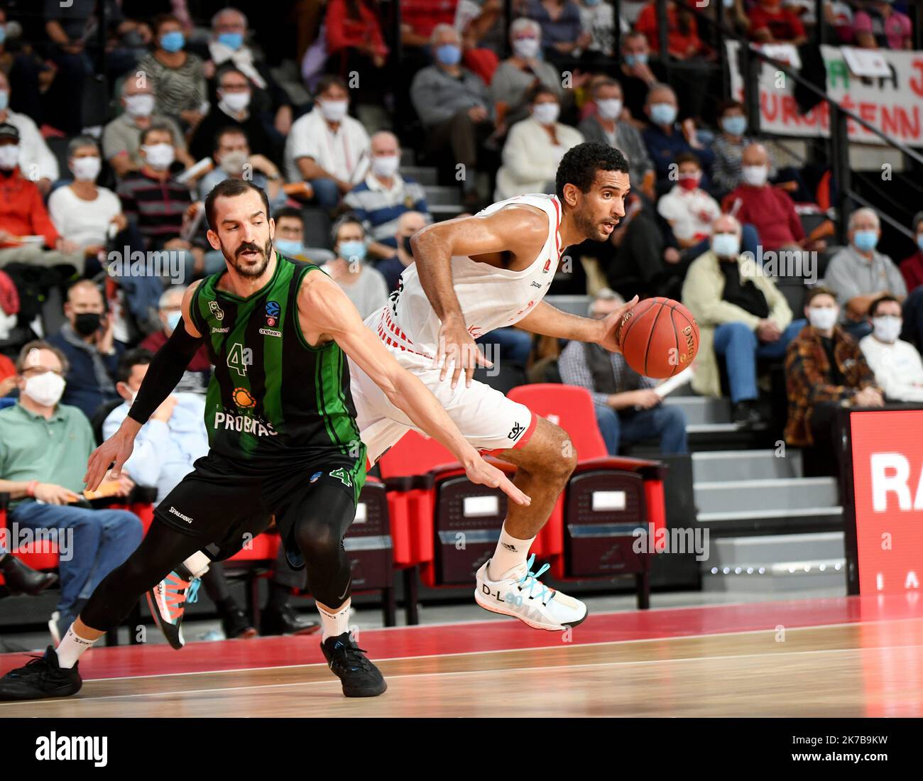 ©PHOTOPQR/LE PROGRES/Catherine AULAZ - Bourg-en-Bresse 07/10/2020 - Eurocup - 7 octobre 2020 -Eurocup match 2. JL Bourg - CJ Badalone à Ekinox à Bourg-en-Bresse. Thomas Scrubb (JL Bourg) - Oct 7th 2020 - Eurocup of Basket : Bourg en Bresse vs Ekinox  Stock Photo