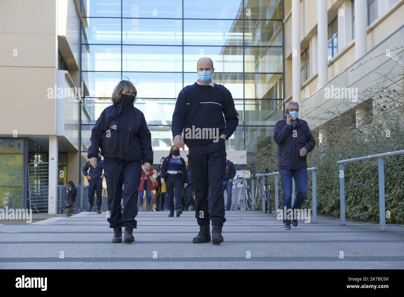 ©Giacomo Italiano/MAXPPP - Gathering of police officers, with the union Unite SGP Police FO, in front of the central police station of Montpellier following the aggression of police officers in the Paris region. France, Montpellier, October 12, 2020. Rassemblement de policiers, avec le syndicat Unite SGP Police FO, devant le commissariat central de Montpellier suite a l agression de policiers en région parisienne. France, Montpellier, 12 Octobre 2020.  Stock Photo