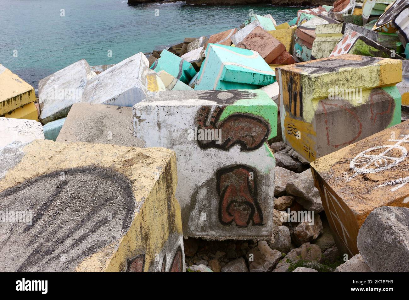 Wave Dissipating Concrete Blocks Hi-res Stock Photography And Images 