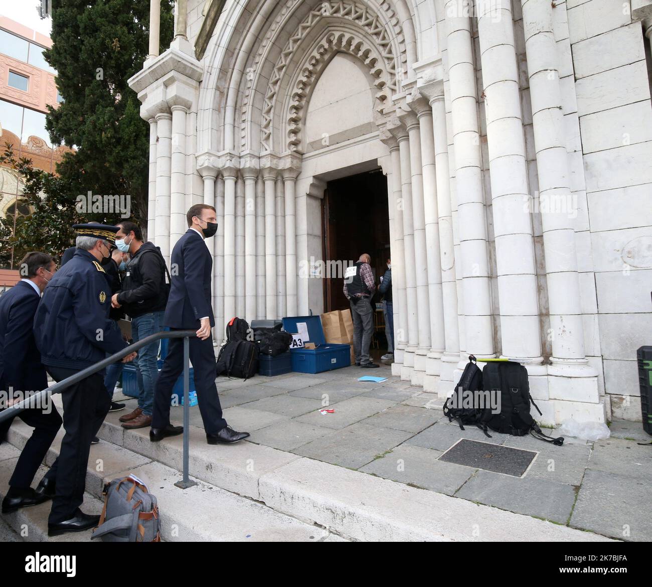 ©PHOTOPQR/NICE MATIN/Patrice Lapoirie ; Nice ; 29/10/2020 ; Attentat de Nice : Notre-Dame de l'Assomption, édifice religieux et symbole de la francisation de la ville Une attaque au couteau perpétrée dans la basilique située sur l'avenue Jean Médecin a fait trois morts ce jeudi. Le bâtiment, dont les travaux ont démarré en 1864, est l'un des marqueurs de l'annexion du Comté de Nice par la France. President Emmanuel Macron at the the Notre-Dame de l'Assomption Basilica in Nice on October 29, 2020 after a knife-wielding man kills three people at the church  Stock Photo