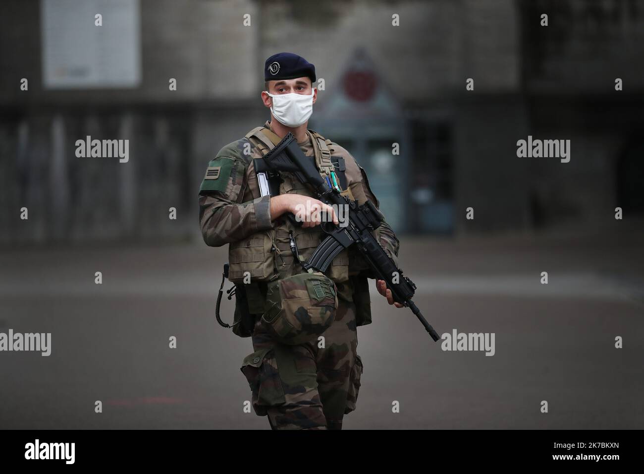 Soldat de protection hi-res stock photography and images - Alamy