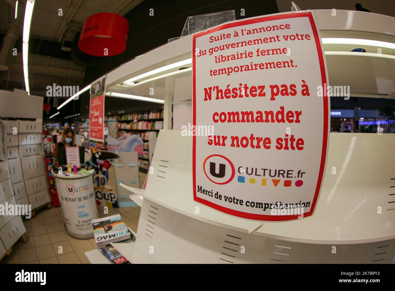 ©PHOTOPQR/LE TELEGRAMME/Vincent Michel ; Chateaugiron ; 04/11/2020 ; Photo © Vincent Michel / Le Mensuel de Rennes. CHATEAUGIRON (35): Les rayons des supermarches proposant des produits non-essentiels ont ete oblige de fermer par decret gouvernemental - France, 04 November 2020 - New lockdown against covid-19 pandemic spread, until dec 1st 2020 Stock Photo