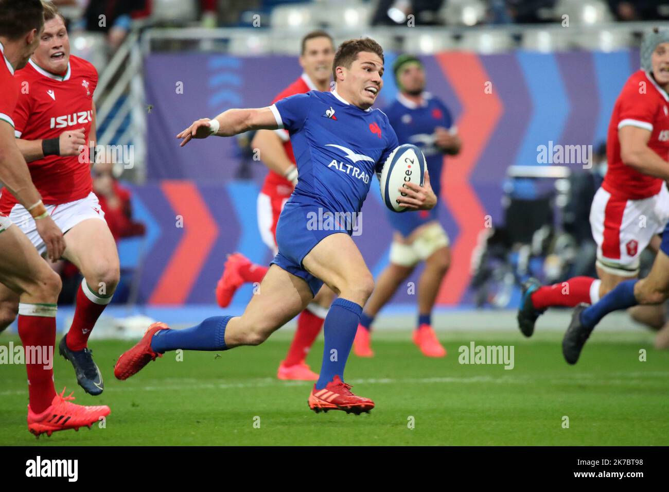 Â©PHOTOPQR/SUD OUEST/Laurent Theillet ; SAINT DENIS ; 24/10/2020 ; RUGBY MATCH PREPARATOIRE FRANCE / PAYS DE GALLES SAINT DENIS LE 24 OCTOBRE 2020 PHOTO LAURENT THEILLET / SUD OUEST ANTOINE DUPONT L'international tricolore Antoine Dupont a Ã©tÃ© Ã©lu meilleur joueur du Tournoi des Six nations 2020. C'est la premiÃ¨re fois qu'un FranÃ§ais reÃ§oit ce titre honorifique - 2020/11/06. The international Rugby player Antoine Dupont was voted best player in the 2020 Six Nations Tournament. This is the first time a Frenchman has received this honorary title.  Stock Photo