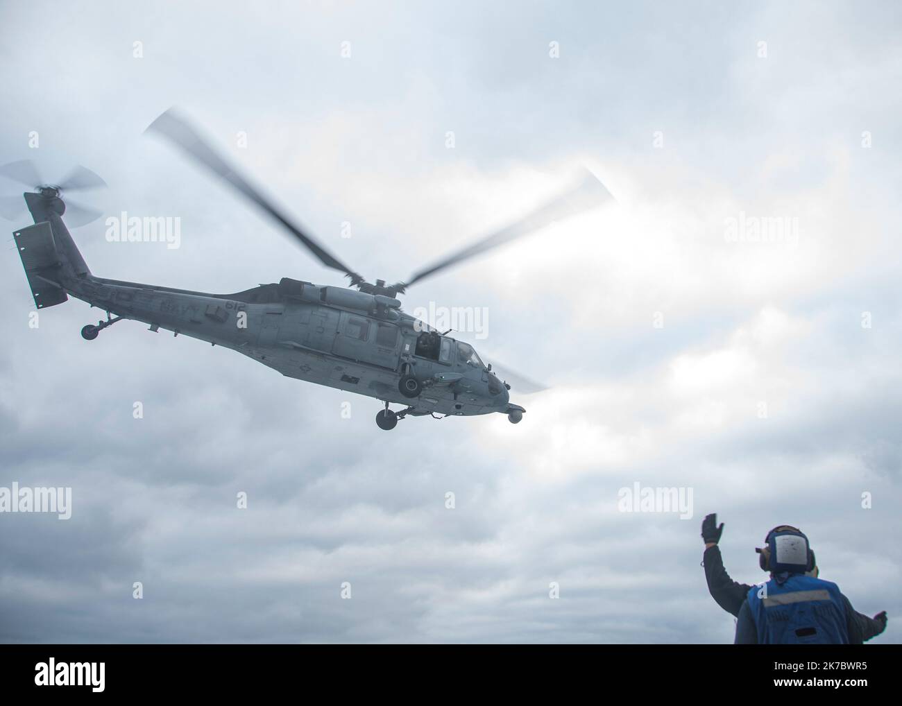 221014-N-XK462-1060 PACIFIC OCEAN (Oct. 14, 2022) U.S. Sailors direct an MH-60S Sea Hawk helicopter from the “Screamin’ Indians” of Helicopter Sea Combat Squadron (HSC) 6 on the flight deck of the Arleigh Burke-class guided missile destroyer USS Wayne E. Meyer (DDG 108). Wayne E. Meyer is currently operating with Nimitz Carrier Strike Group in preparation for an upcoming deployment. (U.S. Navy photo by Mass Communication Specialist 3rd Class Hannah Kantner) Stock Photo