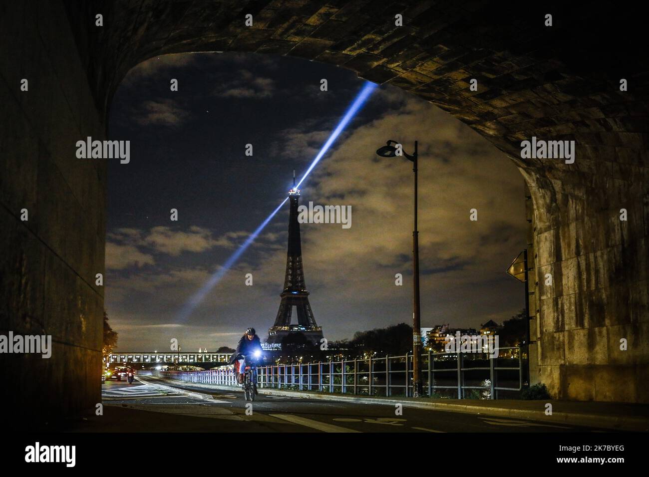 ©PHOTOPQR/LE PARISIEN/Olivier Corsan ; Paris ; 13/11/2020 ; Paris XVIe, France, le 13 novembre 2020. La Tour Eiffel était éteinte ce soir vendredi 13 novembre 2020, en hommage aux victimes de l'attentat terroriste du 13 novembre 2015 au Bataclan, au Stade de France et sur plusieurs terrasses de café parisiens. Paris, France, nov 13th 2020 - 5th anniversary of terrorist attacks in Paris. The Eiffel Tower was off this evening Friday, November 13, 2020, in tribute to the victims of the terrorist attack of November 13, 2015 at the Bataclan, the Stade de France and on several Parisian café terrace Stock Photo