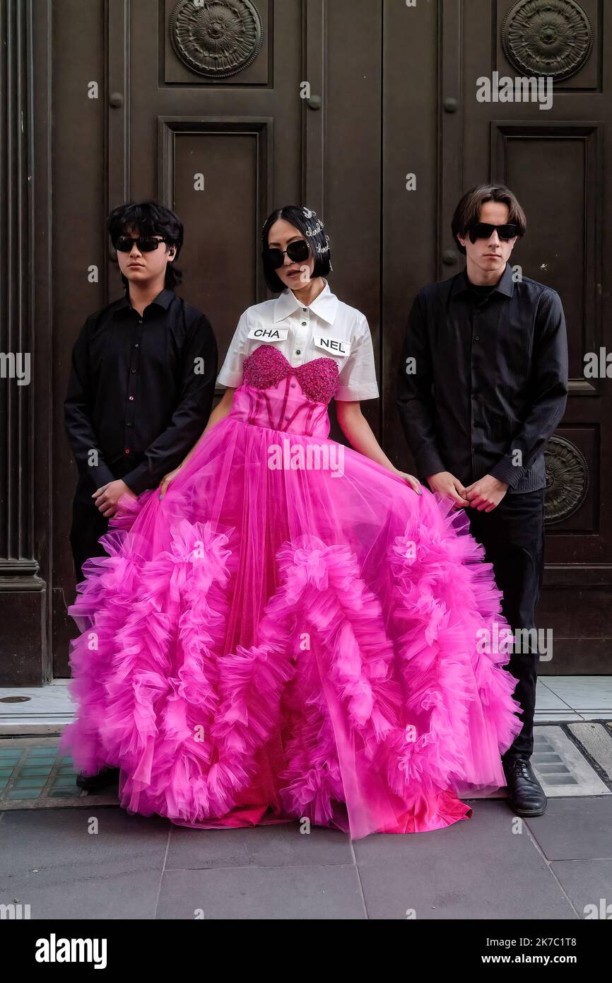 Melbourne, Australia, 16 October, 2022. Guests pose for photos on