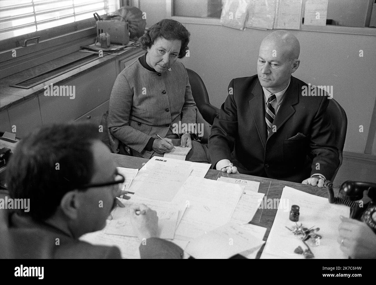 Arthur Rothstein, American photographer, Grace Goodman, his wife, and Francisco Vera (left), during his visit to Editorial Abril, Buenos Aires, 1969 Stock Photo