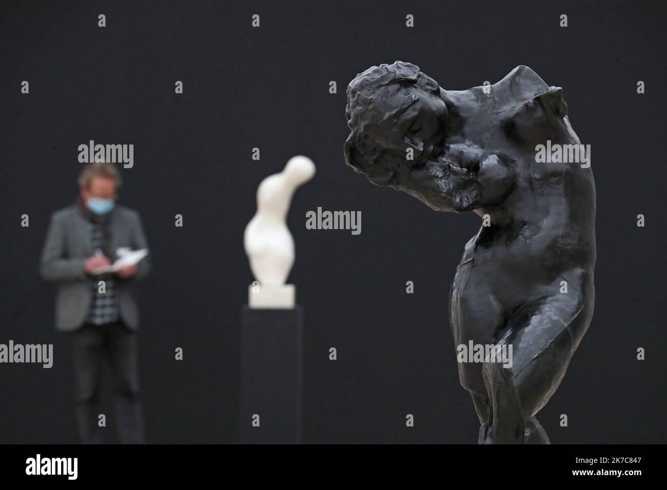 ©PHOTOPQR/L'ALSACE/Darek SZUSTER ; Riehen ; 11/12/2020 ; L'exposition Rodin Arp va ouvrir au public ce Week-End à la Fondation Beyeler. - 2020/12/11. For the first time, a museum exhibition brings into dialogue Auguste Rodin (1840–1917) and Hans Arp (1886–1966), pairing the groundbreaking work of late 19th-century sculpture’s great reformer with the influential work of a major protagonist of 20th-century abstract sculpture. Stock Photo