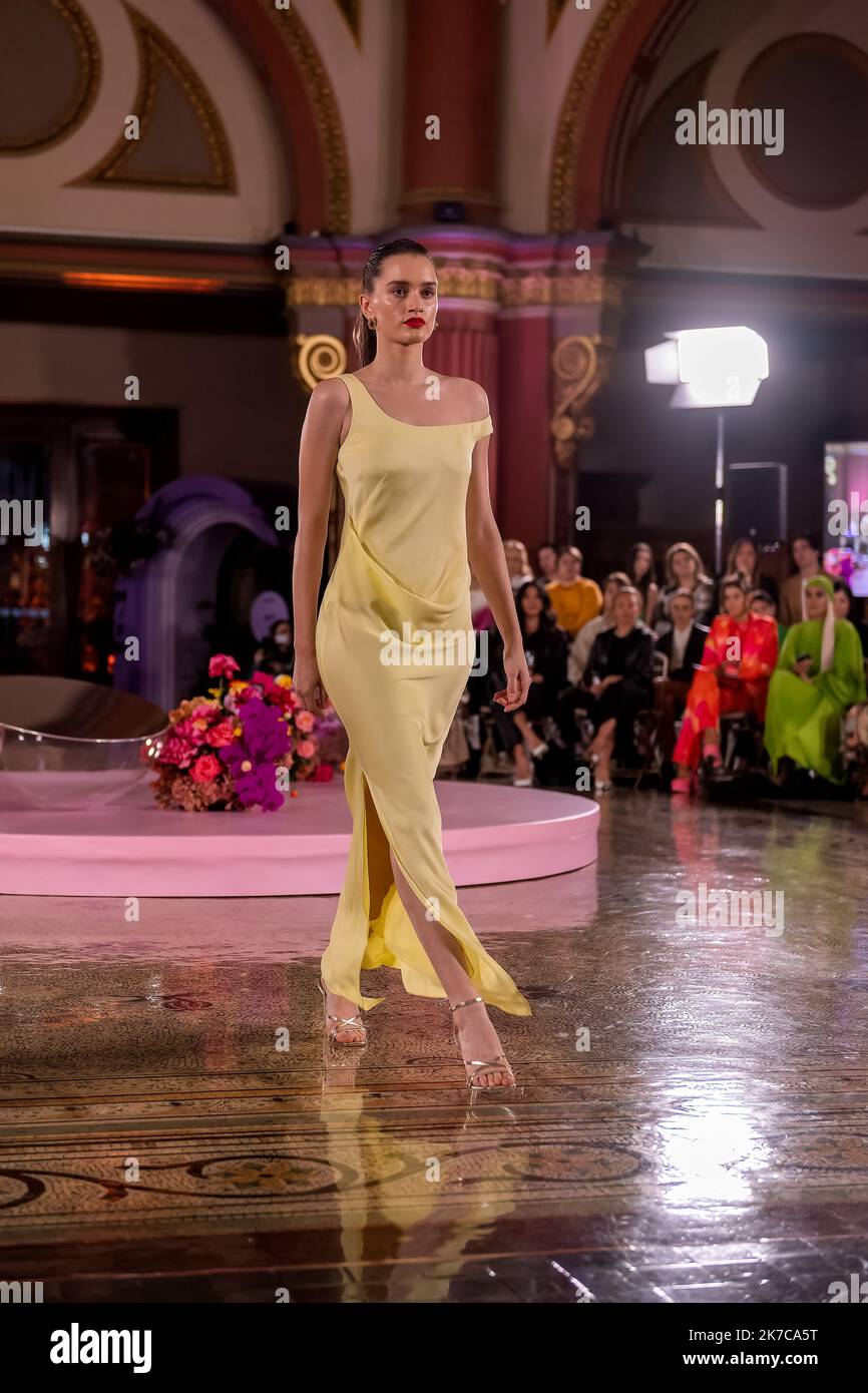 Sean Rentero Melbourne, Australia, 16 October, 2022. A model wearing an outfit by ...