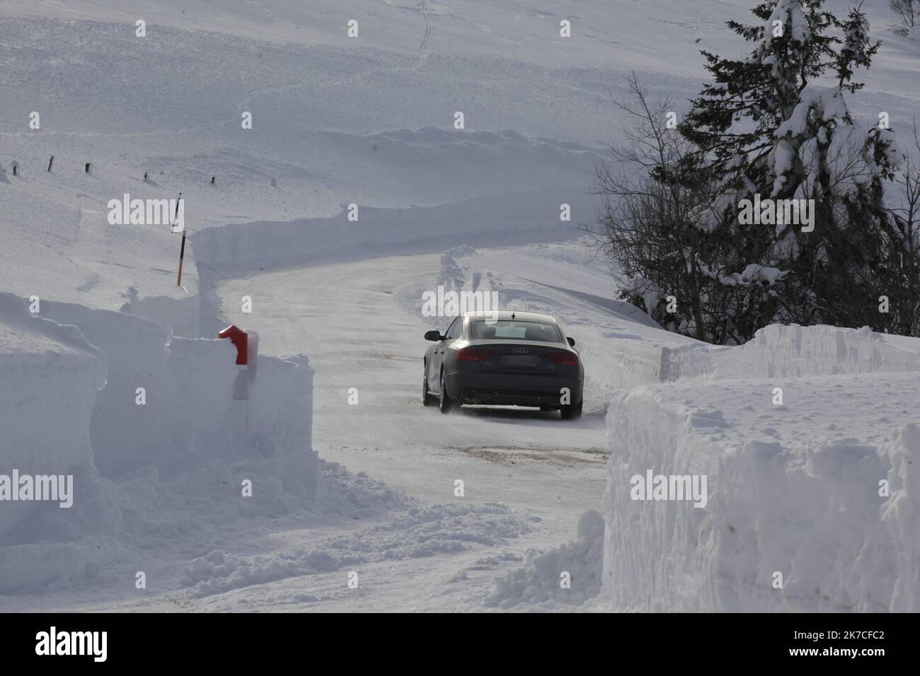 Chasse neige hi-res stock photography and images - Alamy