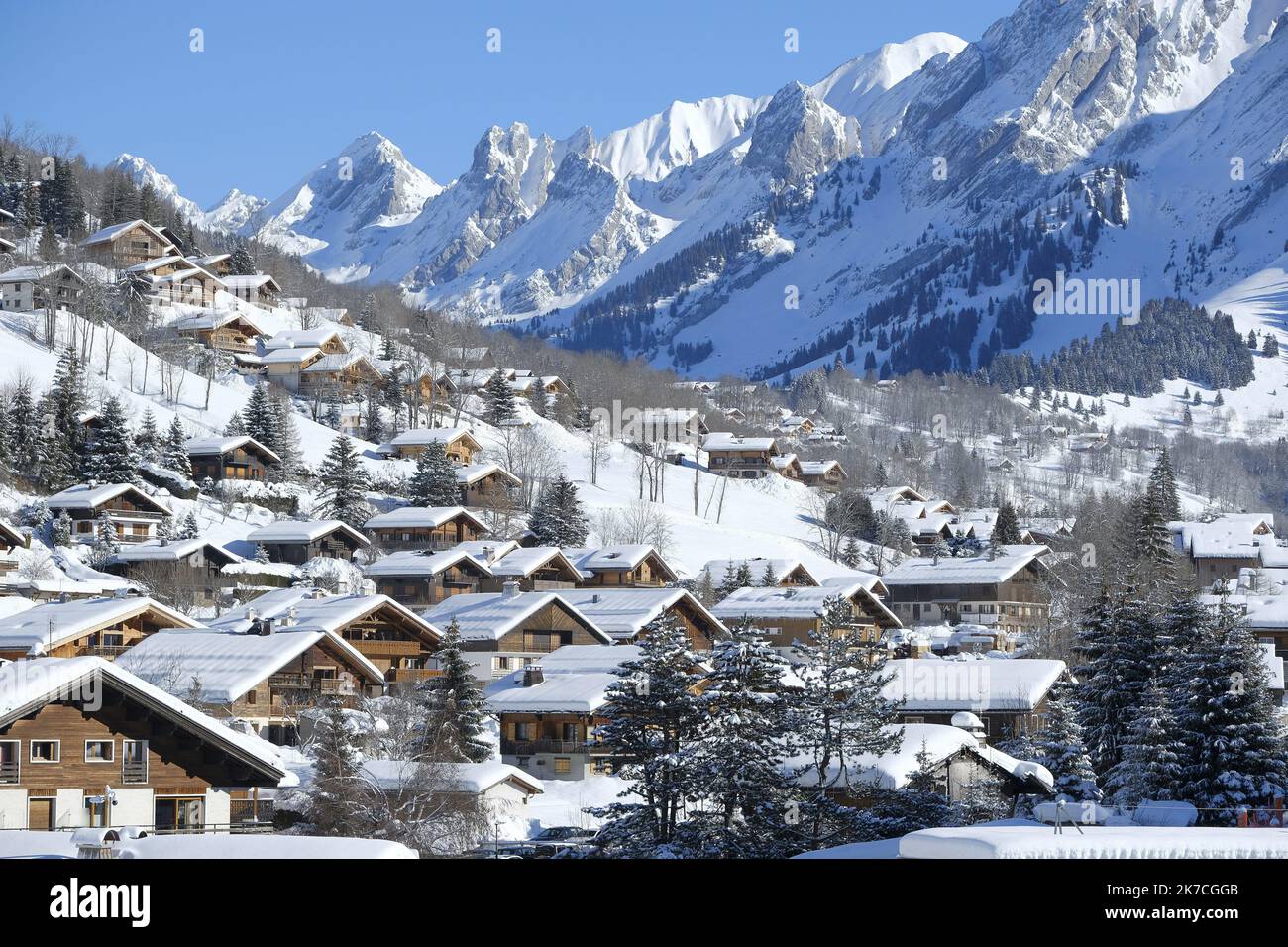 ©Giacomo Italiano/MAXPPP - Various illustrations during the winter in the ski resort of La Clusaz in Haute-Savoie in the French Alps. Mountainous landscape around the resort. France, January 2021. Photographer : Giacomo Italiano / MaxPPP Illustrations diverses en hiver a la station de ski de La Clusaz en Haute Savoie dans les alpes francaises. Paysage montagneux autour de la station. France, Janvier 2021. Photographe : Giacomo Italiano / MaxPPP  Stock Photo