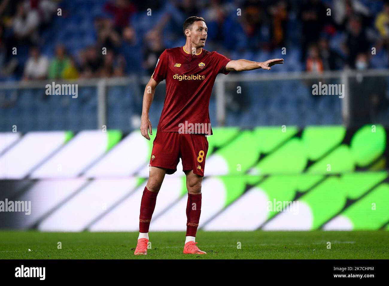 Genoa, Italy. 17 October 2022. Nemanja Matic of AS Roma gestures during the Serie A football match between UC Sampdoria and AS Roma. Credit: Nicolò Campo/Alamy Live News Stock Photo