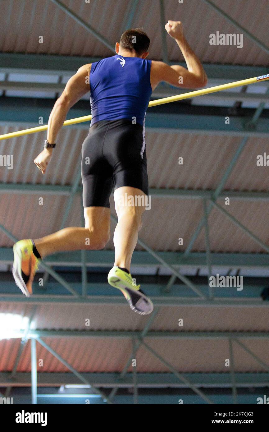 @ SMJD Agency / STADION-ACTU/Maxppp, France, Tourcoing, 31/01/2021 Le champion olympique de Londres Renaud Lavillenie a remporté la première édition du Perche en Or à Tourcoing avec une barre à 6,02 m. Il s’agit de la meilleure performance mondiale de l’année - Lavillenie, headliner of the Perche Elite Tour in Tourcoing France Jan 31 2021.  Stock Photo