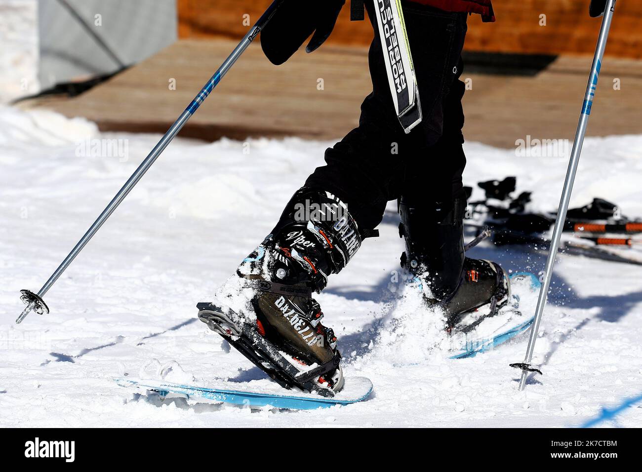 ©PHOTOPQR/VOIX DU NORD/Ludovic Maillard ; 22/02/2021 ; Courchevel le 17.02.2021, Courchevel est une station de sports d hiver de la vallee de la Tarentaise situee dans la commune de Courchevel, dans le departement de la Savoie, sans remontees mecaniques , courchevel s adapte, ski de fond, raquettes, luges chiens de traineaux etc . LA VOIX DU NORD / PHOTO LUDOVIC MAILLARD - Courcheve French Alps ski resort. It is a part of Les Trois Vallées, the largest linked ski areas in the world. There is no shortage of activities in the resort even in times of Covid  Stock Photo
