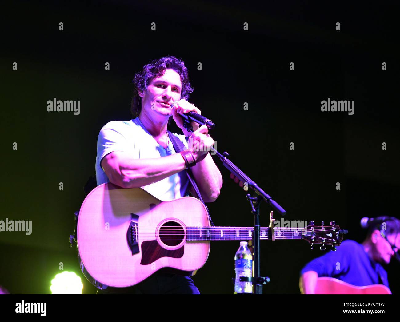 October 15, 2022, Hampton, Virginia, USA JOE NICHOLS brings some