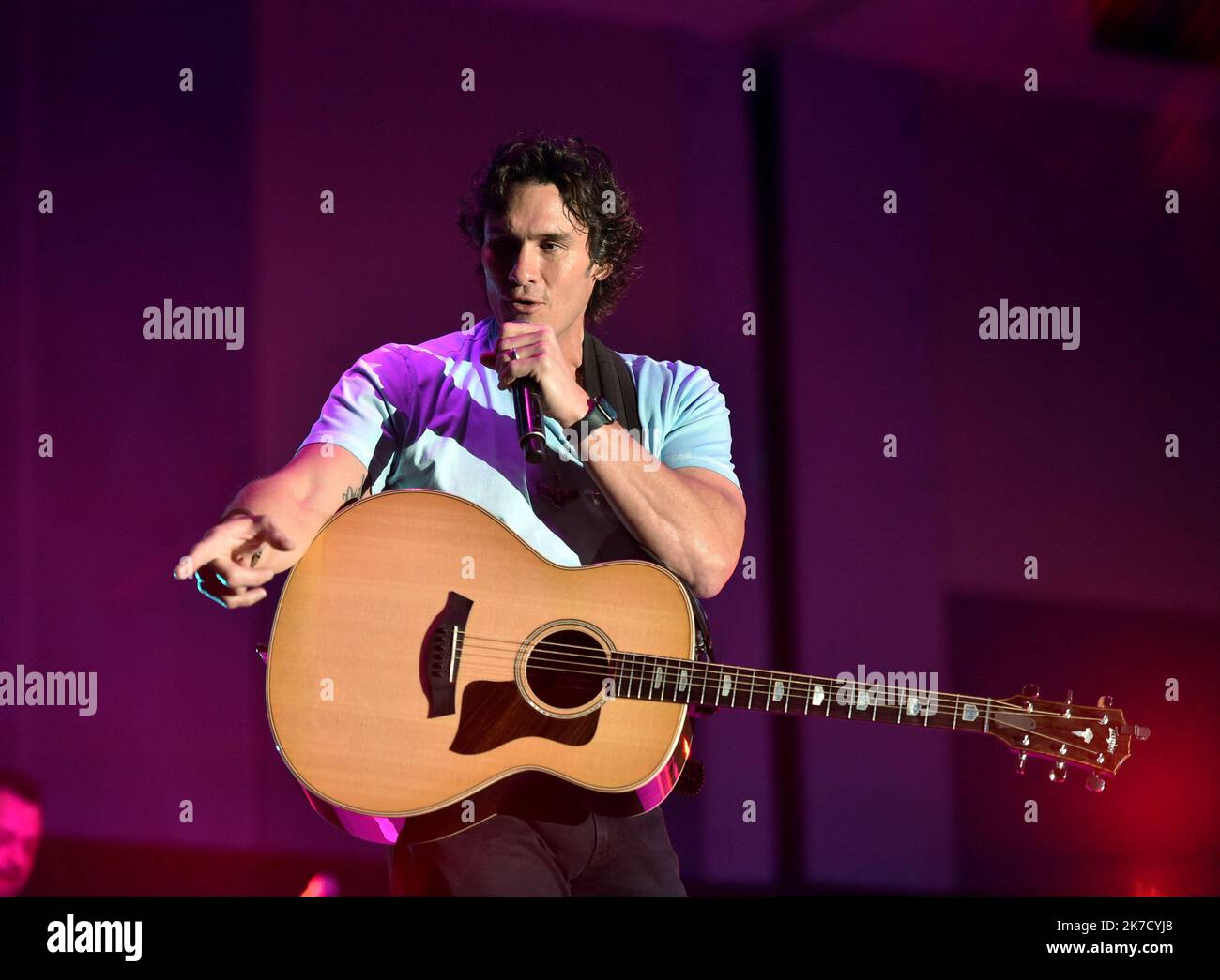 October 15, 2022, Hampton, Virginia, USA JOE NICHOLS brings some