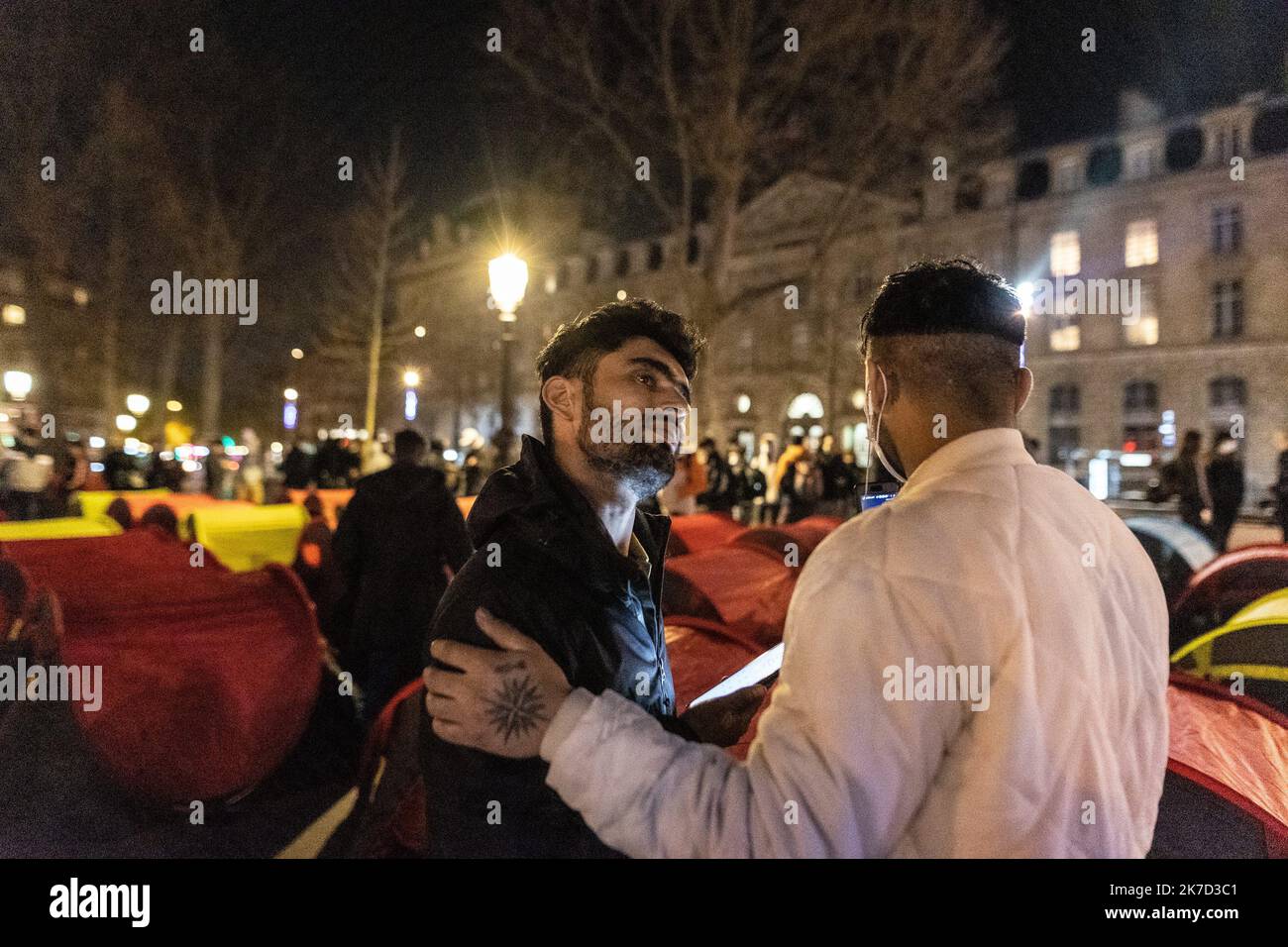 ©Sadak Souici / Le Pictorium/MAXPPP - Sadak Souici / Le Pictorium - 25/3/2021 - France / Ile-de-France / Paris - Ce jeudi 25 mars, a l'occasion de la nuit de la solidarite, plusieurs associations ont installe des centaines de tentes place de la Republique a Paris pour reclamer la mise a l'abri de migrants. / 25/3/2021 - France / Ile-de-France (region) / Paris - This Thursday, March 25, on the occasion of the night of solidarity, several associations set up hundreds of tents on the Place de la Republique in Paris to demand the sheltering of migrants. Stock Photo