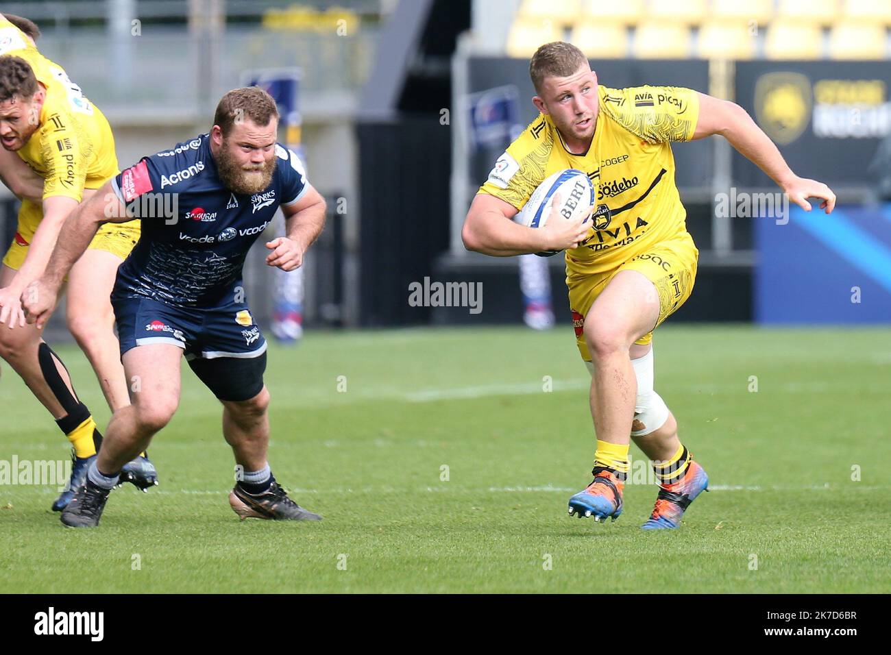 ©Laurent Lairys/MAXPPP - Pierre BOURGARIT of La Rochelle and Akker van der Merwe Sale Sharks of during the European Rugby Champions Cup, quarter final rugby union match between La Rochelle and Sale Sharks on April 10, 2021 at Marcel Deflandre stadium in La Rochelle, France - Photo Laurent Lairys / MAXPPP Stock Photo