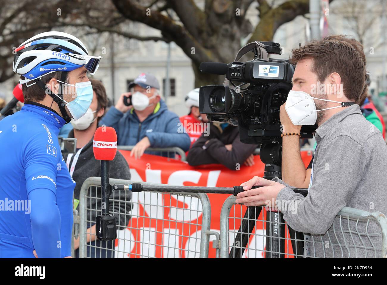 Cycling journalists hi-res stock photography and images - Alamy