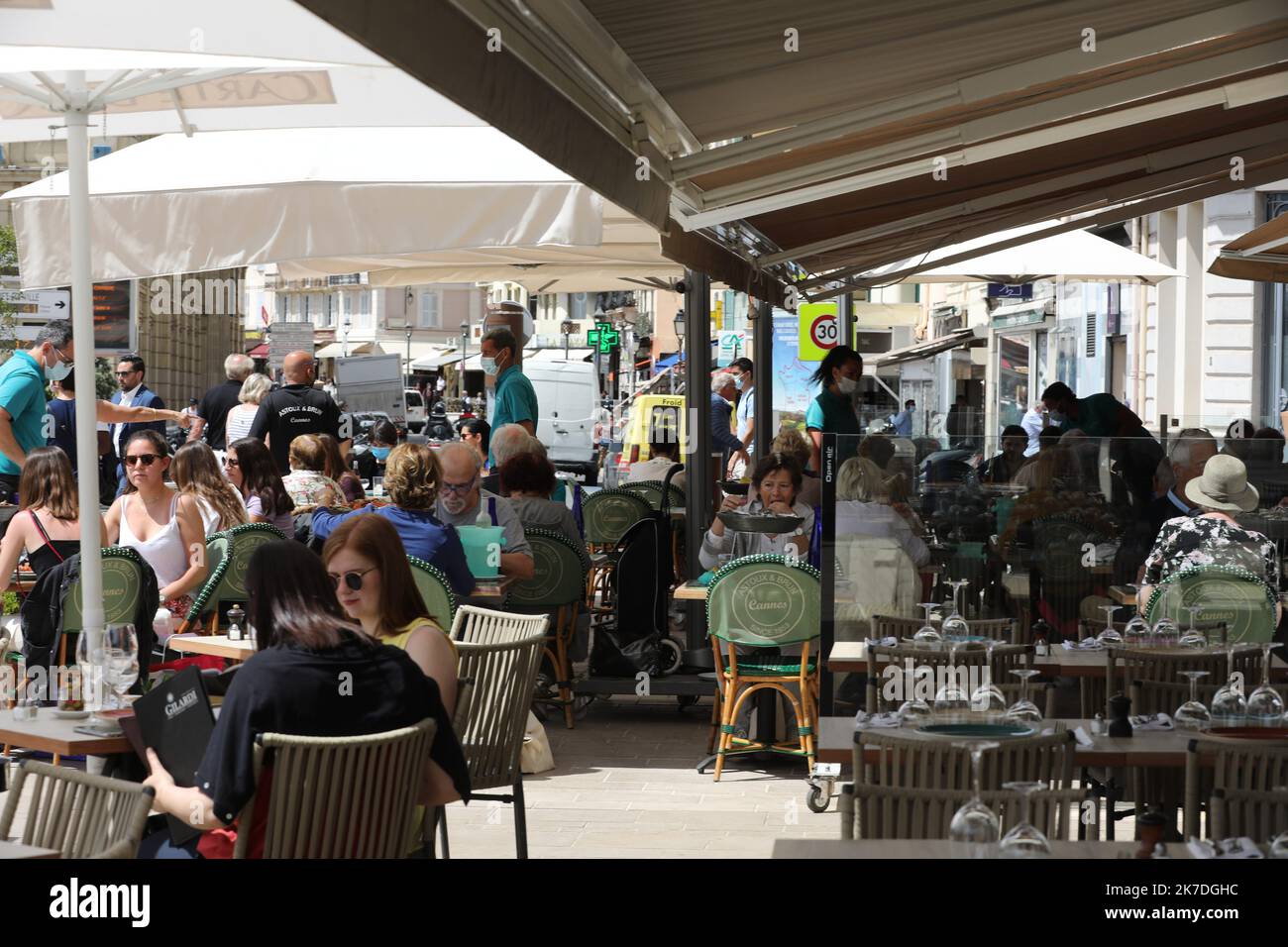 ©PHOTOPQR/NICE MATIN/Eric Ottino ; Nice ; 19/05/2021 ; Réouverture des restaurants terrasses à Cannes France, may 19th 2021 reopening of café terraces after long months of restriction Stock Photo