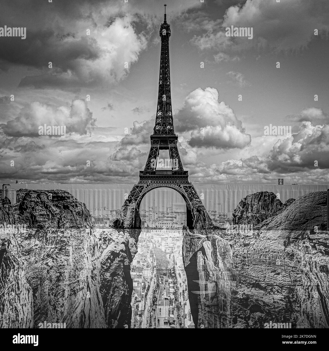 Giant artwork Black and White Stock Photos & Images - Alamy