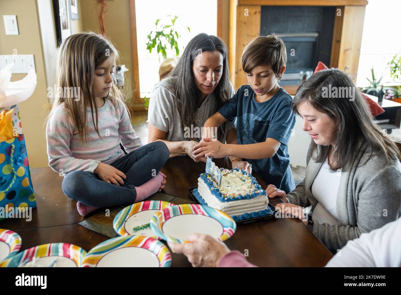 Details 138+ happy birthday cake cutting in.eteachers